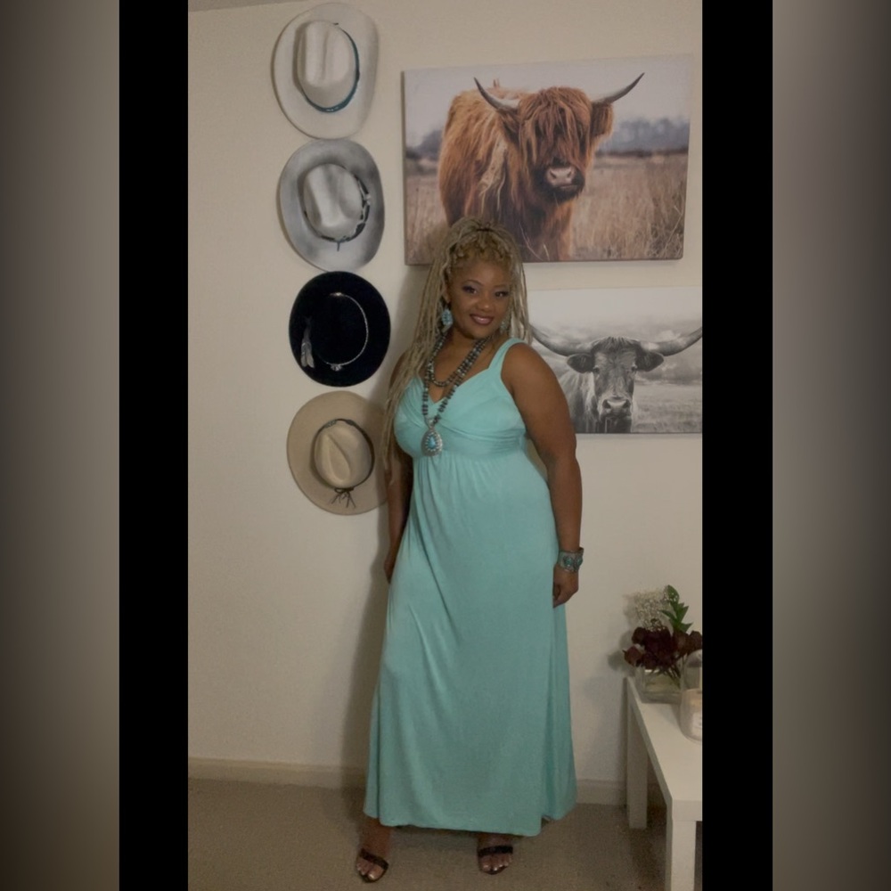 Elegant Aqua Sleeveless Dress - Picture 9 of 10